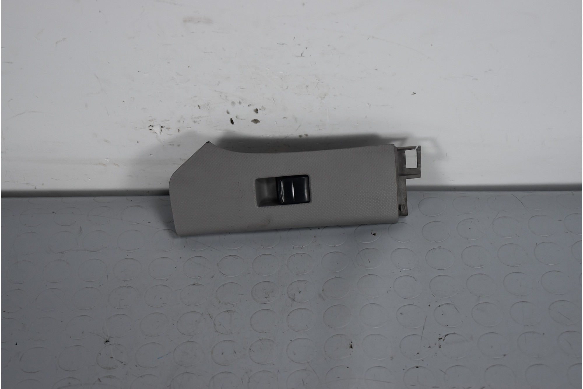 Pulsantiera alzacristalli anteriore DX Toyota Yaris Dal 2005 al 2011 Cod 74231-0D090  1636103005223