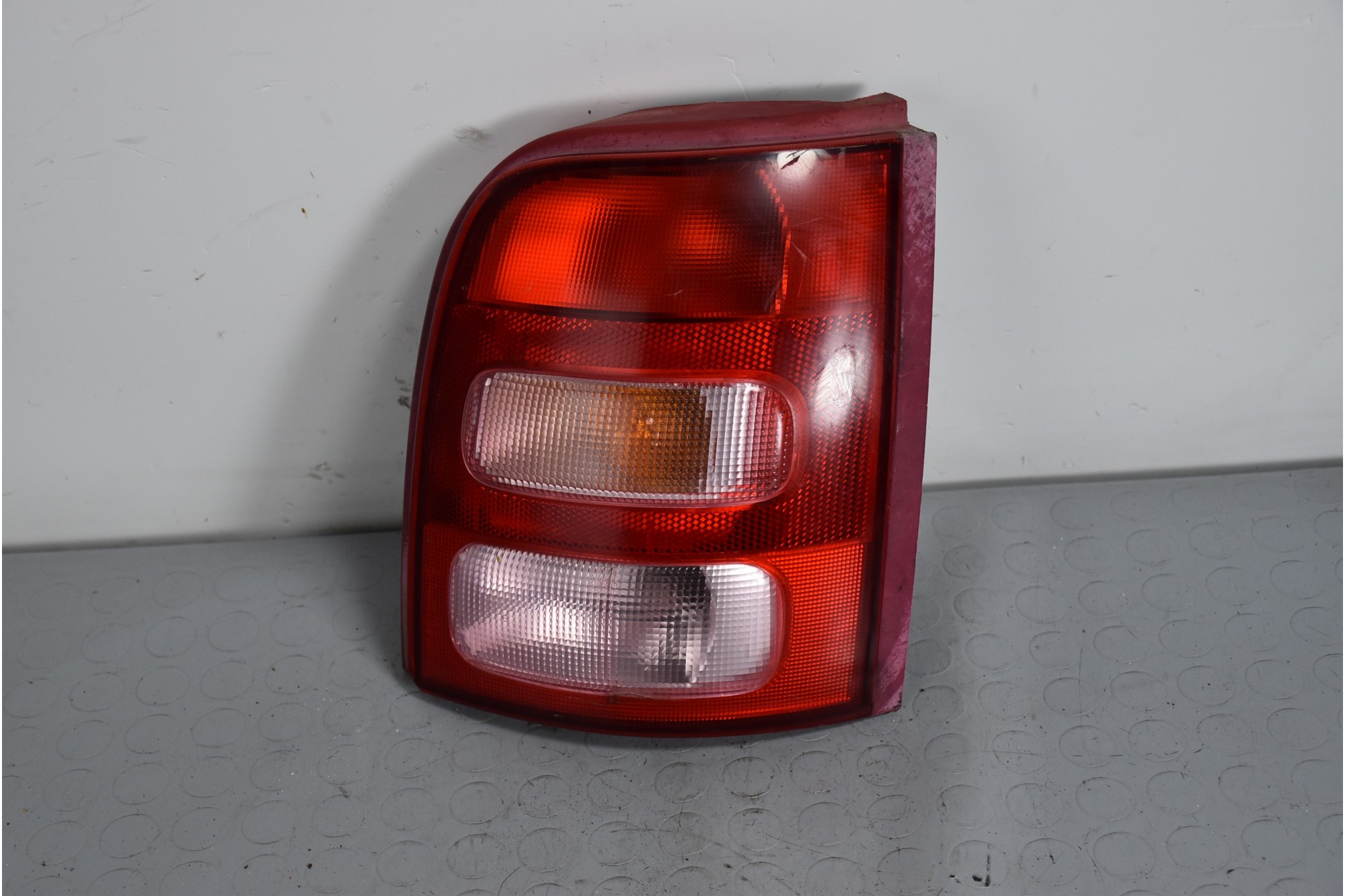 Fanale Stop Posteriore DX Nissan Micra K11 dal 1992 al 2002 Cod 265501F505  1637587332409