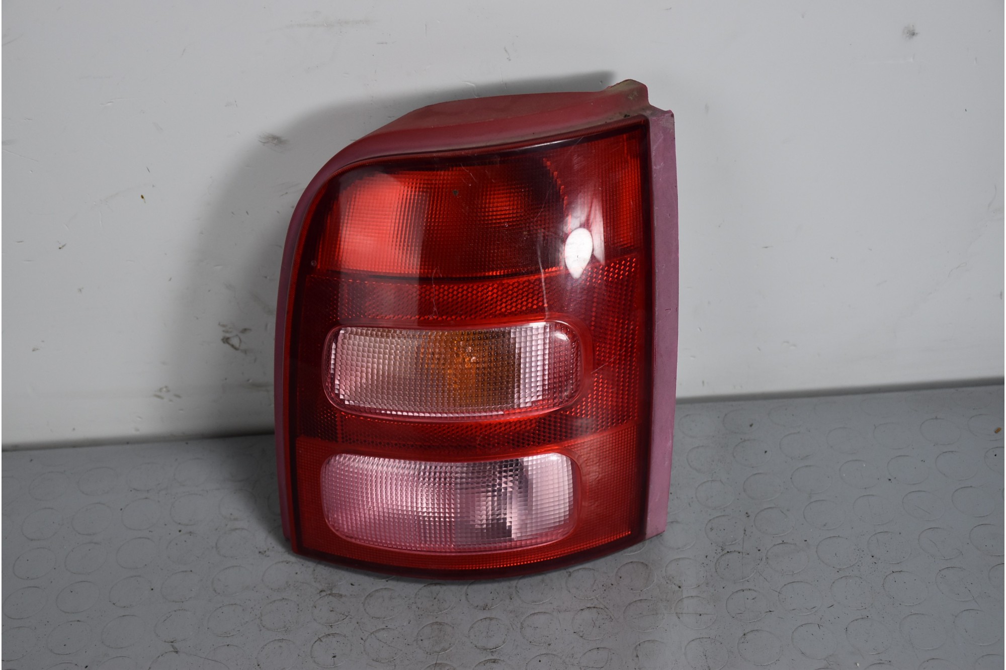 Fanale stop posteriore DX Nissan Micra K11 Dal 1992 al 2002 Cod 265501F505  1637678786951