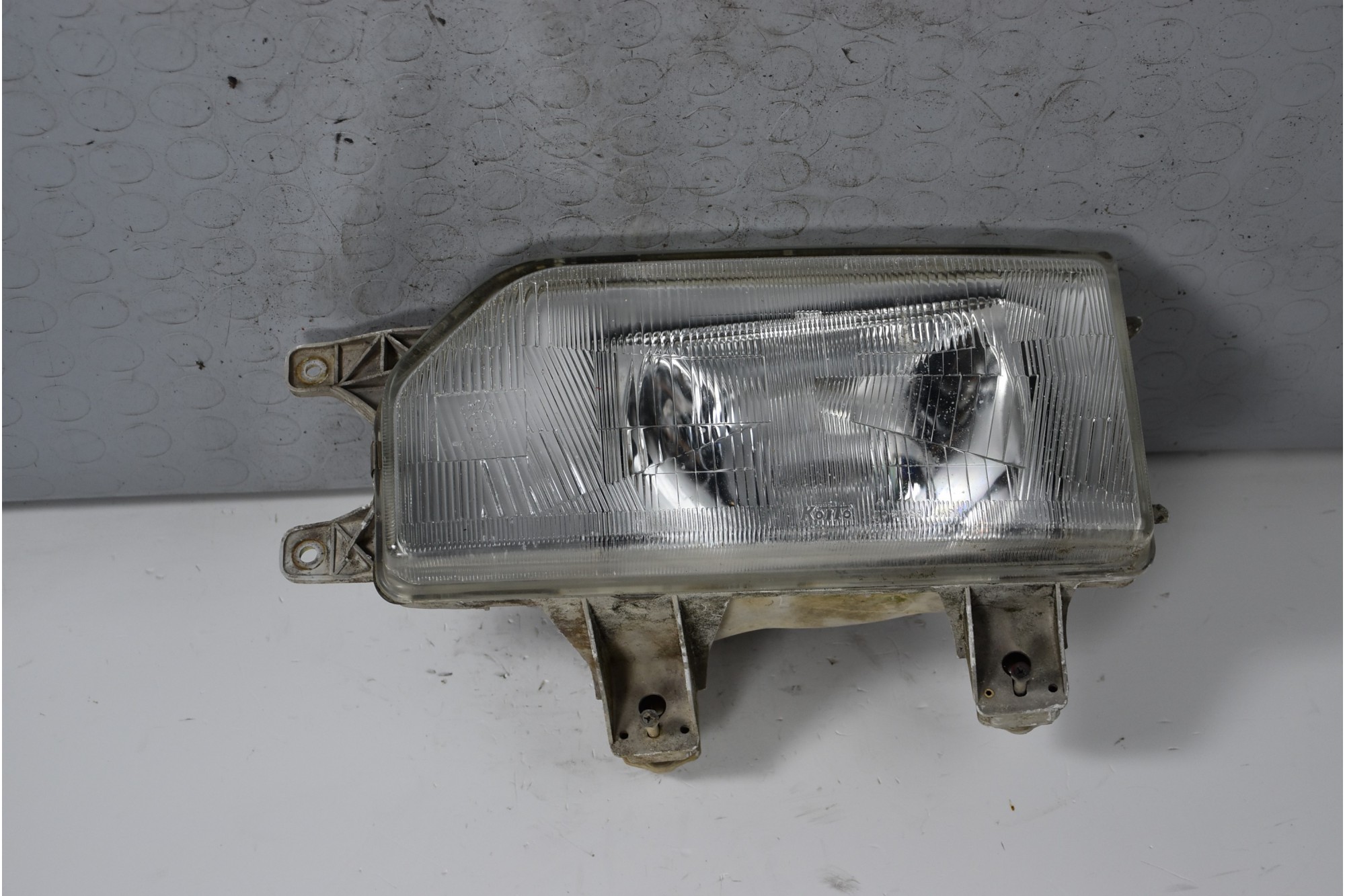 Faro fanale anteriore SX Isuzu Fargo Dal 1985 al 1995 Cod 110-21394  1637684611841