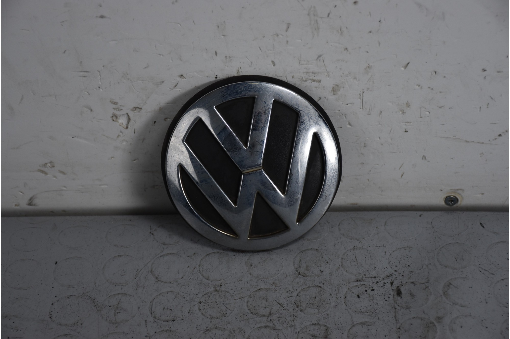 Logo Griglia Anteriore Volkswagen Lupo dal 1998 al 2005 Cod 1j6853630  1638286030368