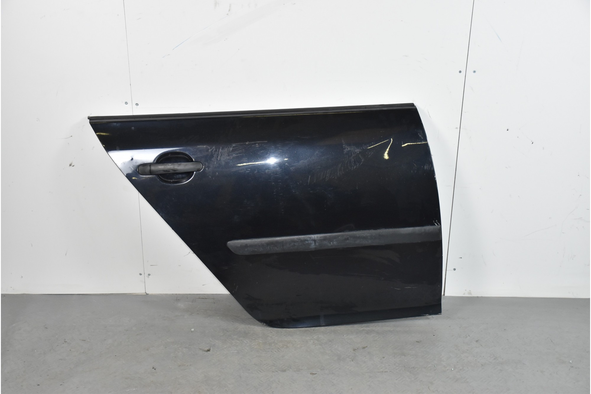 Pannello porta esterno posteriore DX Volkswagen Golf V Dal 2003 al 2008 Colore nero  1638371123579