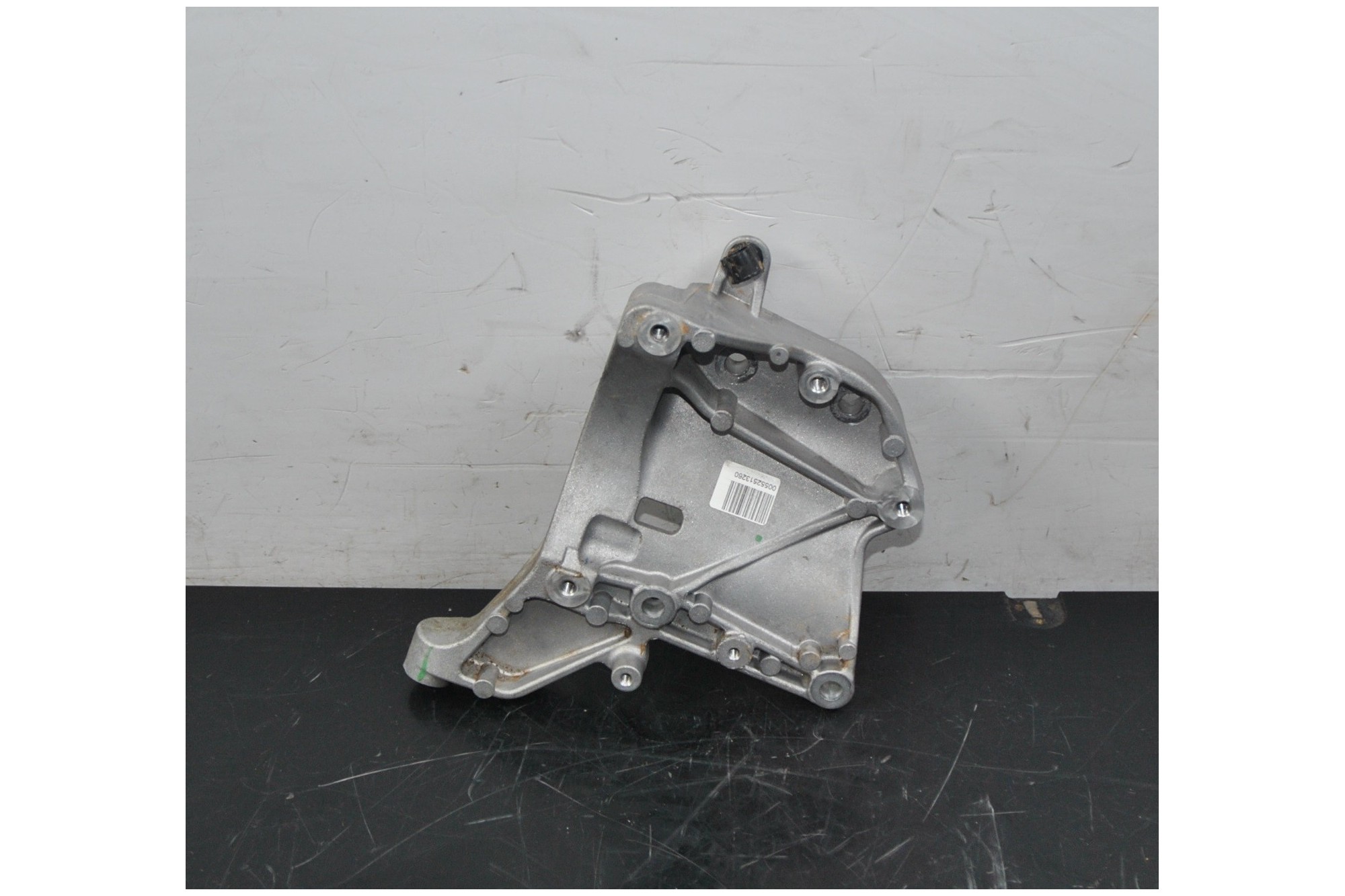 Staffa Supporto Compressore A/C Alfa Romeo Giulietta 1.6 JTDm dal 2010 in poi cod 55251326  2400000076377