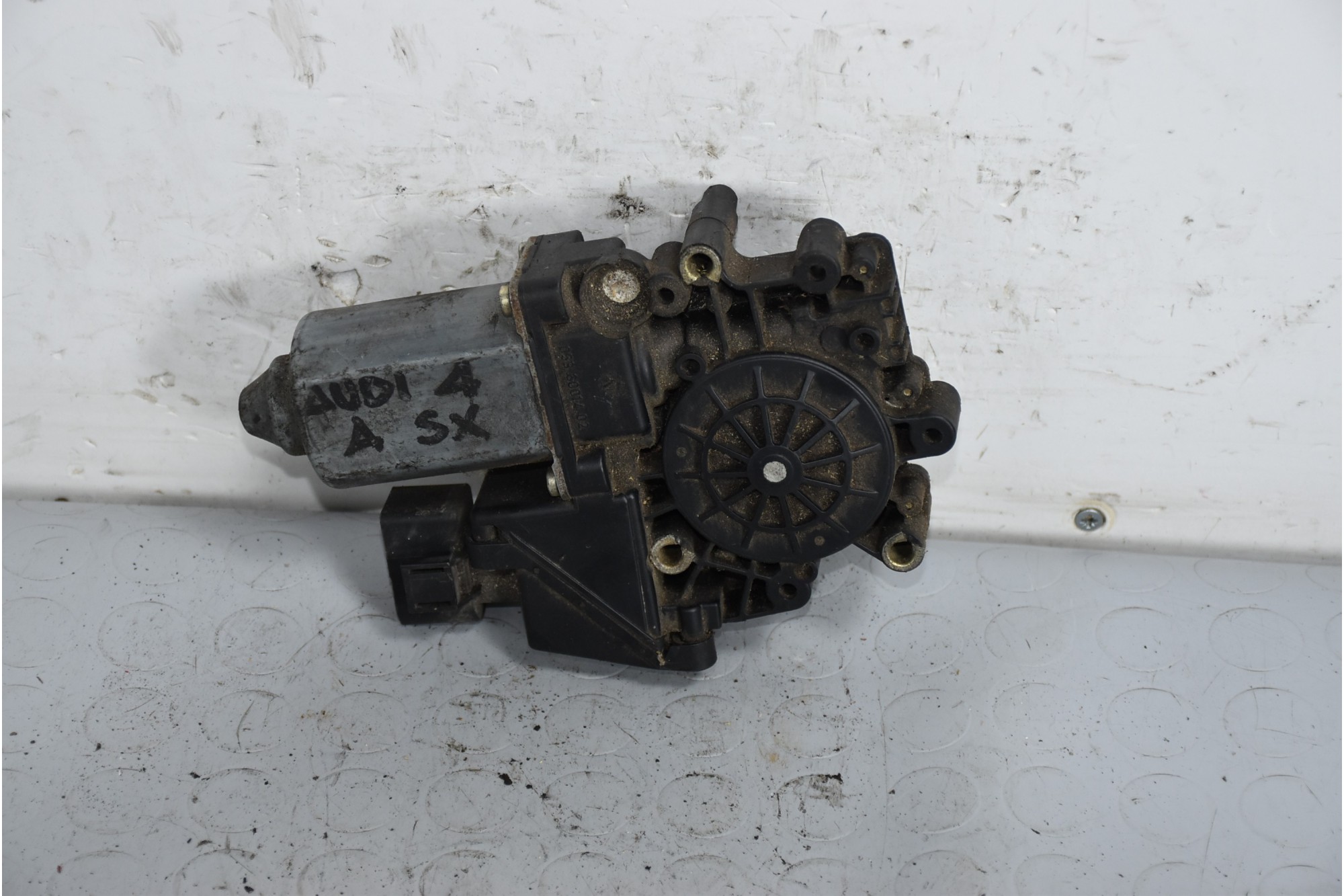 Motorino alzacristalli anteriore DX Audi A4 Dal 1994 al 2000 Cod 113846-113  1639065365725