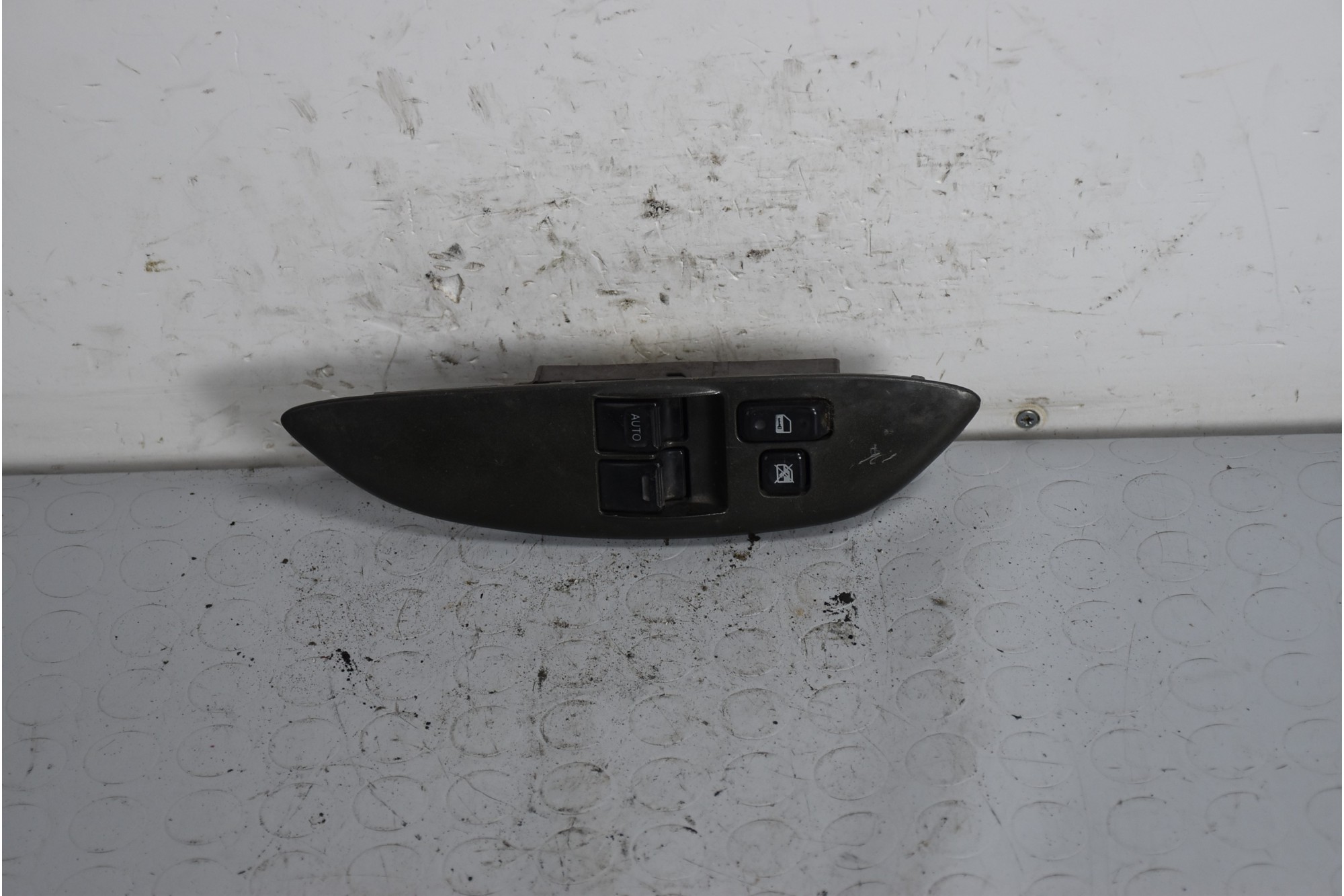 Pulsantiera alzacristalli anteriore SX Toyota Yaris Dal 1999 al 2005  1639123282940