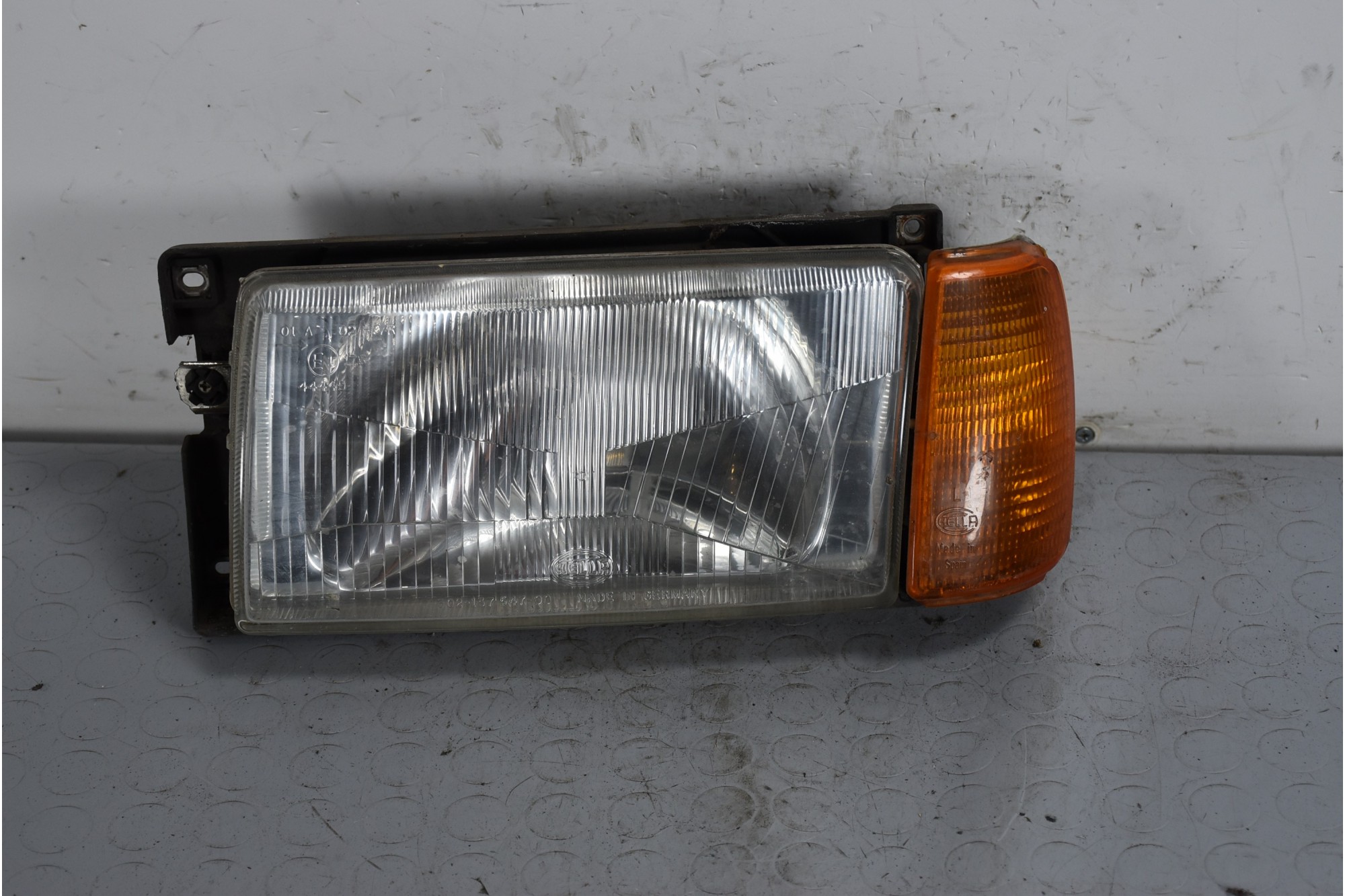 Faro fanale e fanalino anteriore SX Volkswagen Polo Dal 1981 al 1994 Cod 1AE006319171  1639480109003