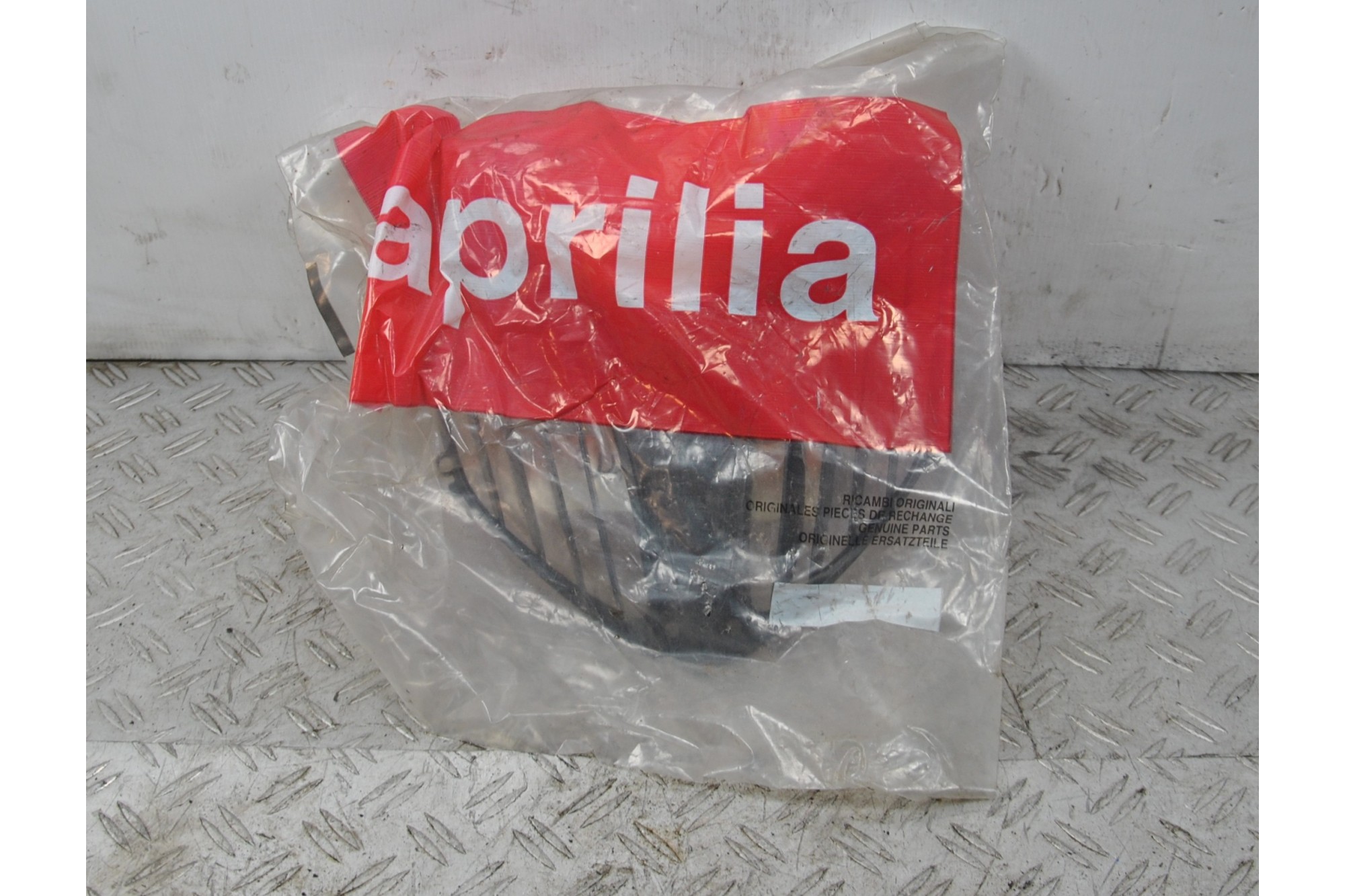 Griglia Radiatore Aprilia Sportcity 125 / 200 dal 2004 al 2008 Cod AP8184247  1640269189147