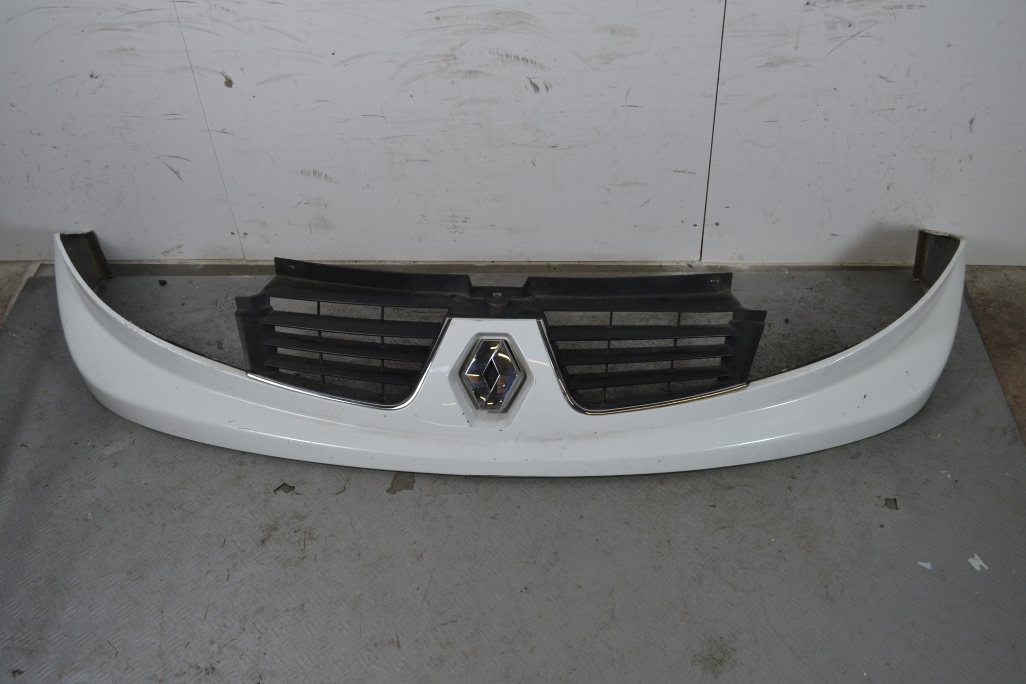 Paraurti anteriore superiore Renault Trafic Dal 2006 al 2014 Cod 623100251R  1641899082846