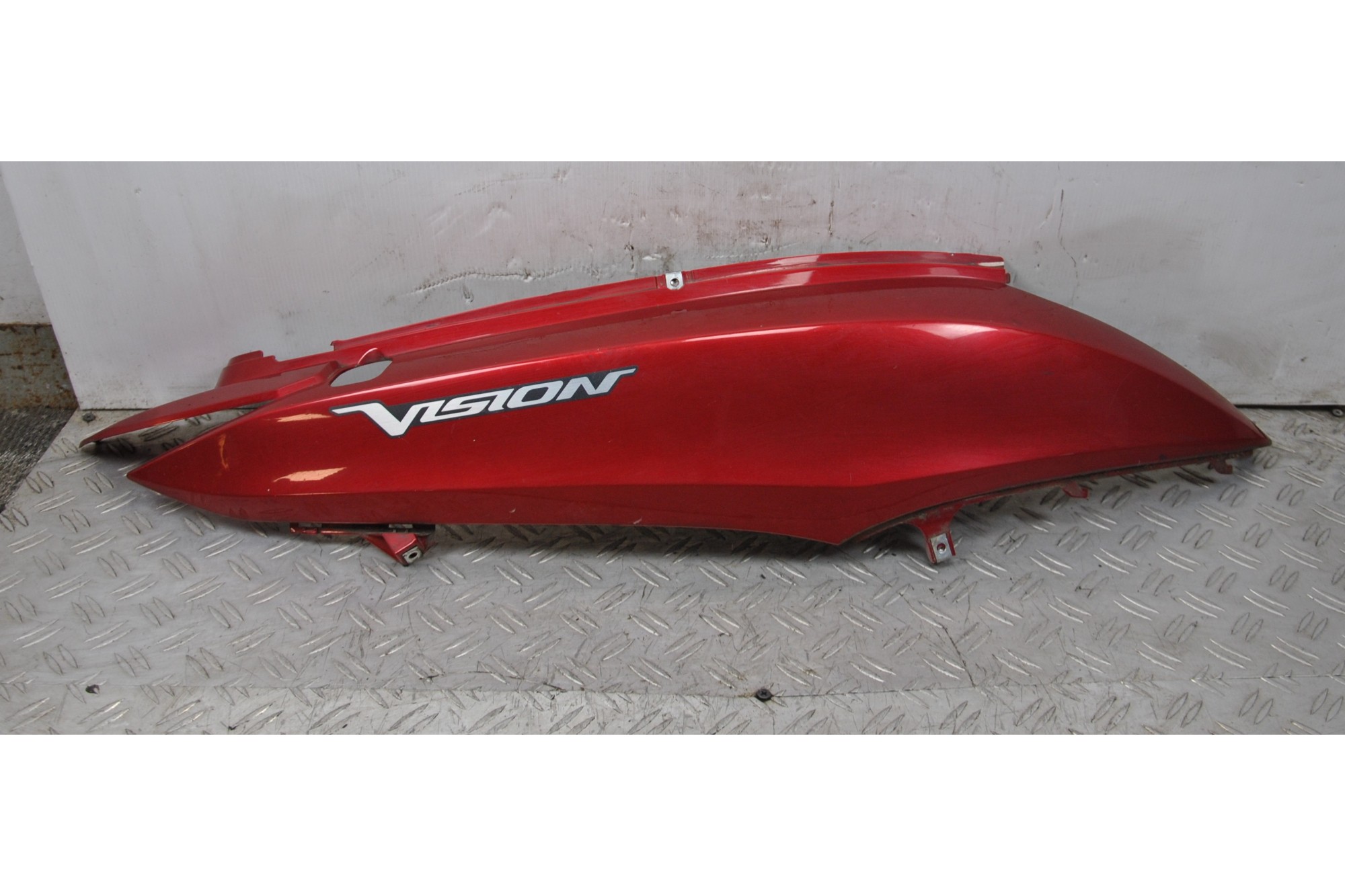 Carena Fianchetto Posteriore DX Honda Vision 50 / 110 dal 2011 al 2017  1642585124338