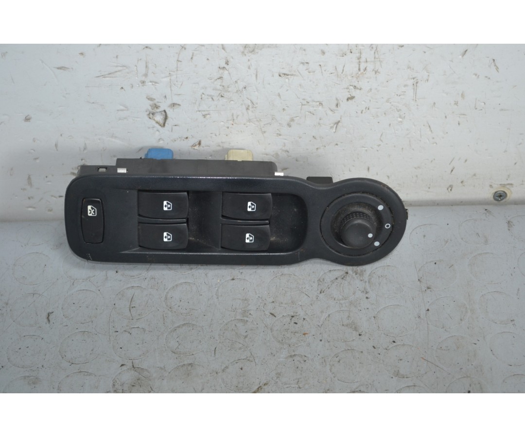 Pulsantiera alzacristalli anteriore SX Renault Gran Modus Dal 2008 al 2013 Cod 8200379694  1642775090832