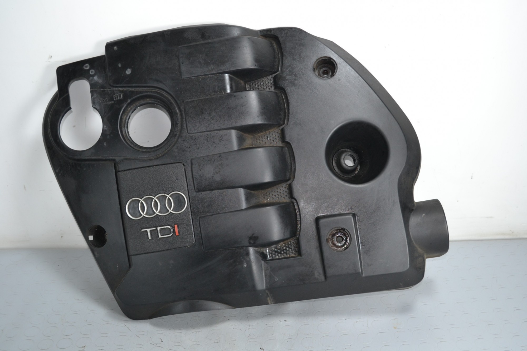 Coperchio Motore Audi A4 dal 2000 al 2004 Cod 038103925  1643376375823