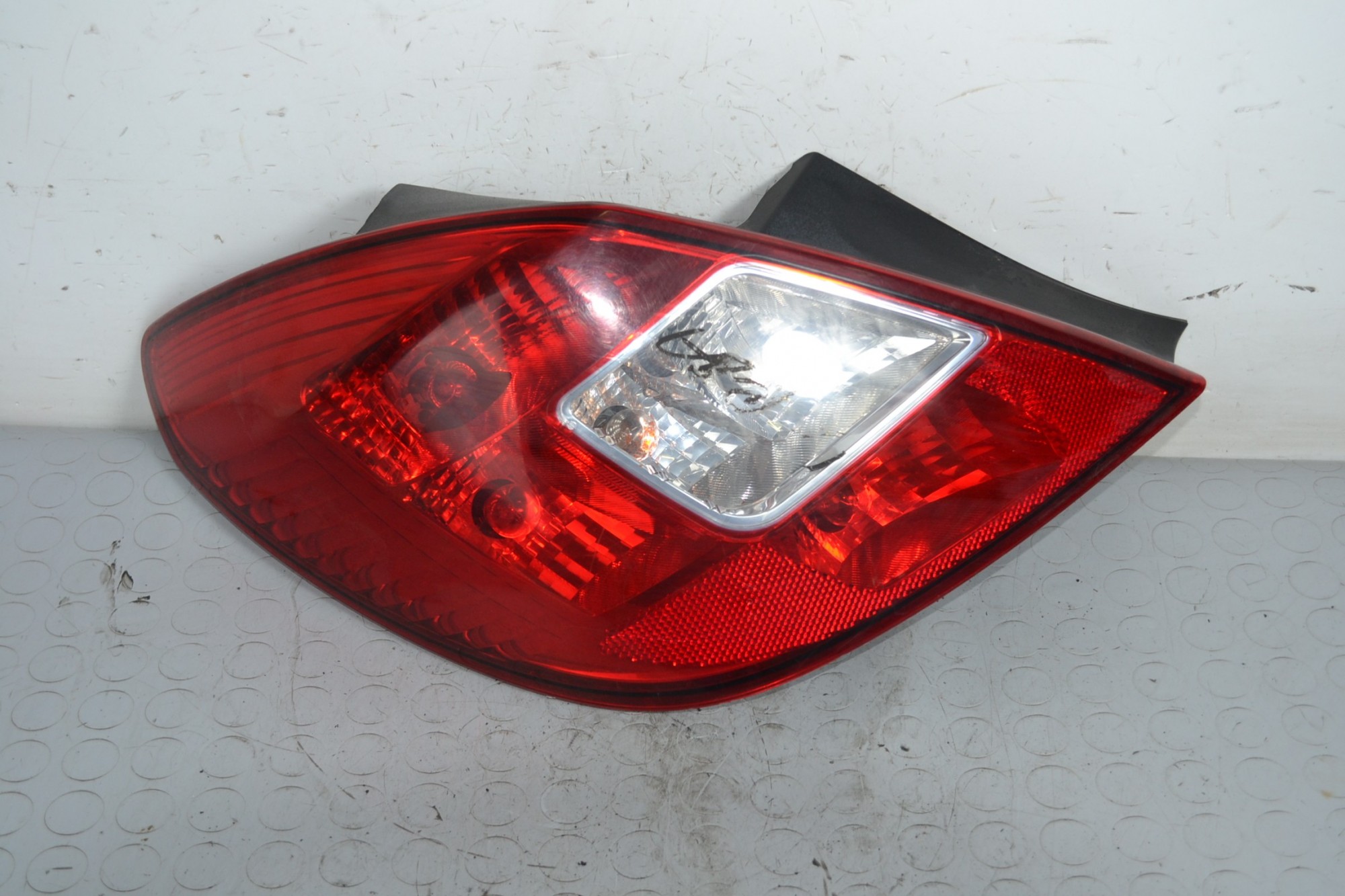 Fanale Stop Posteriore SX Opel Corsa D 5 Porte dal 2006 al 2014 Cod 13188047  1645022677602