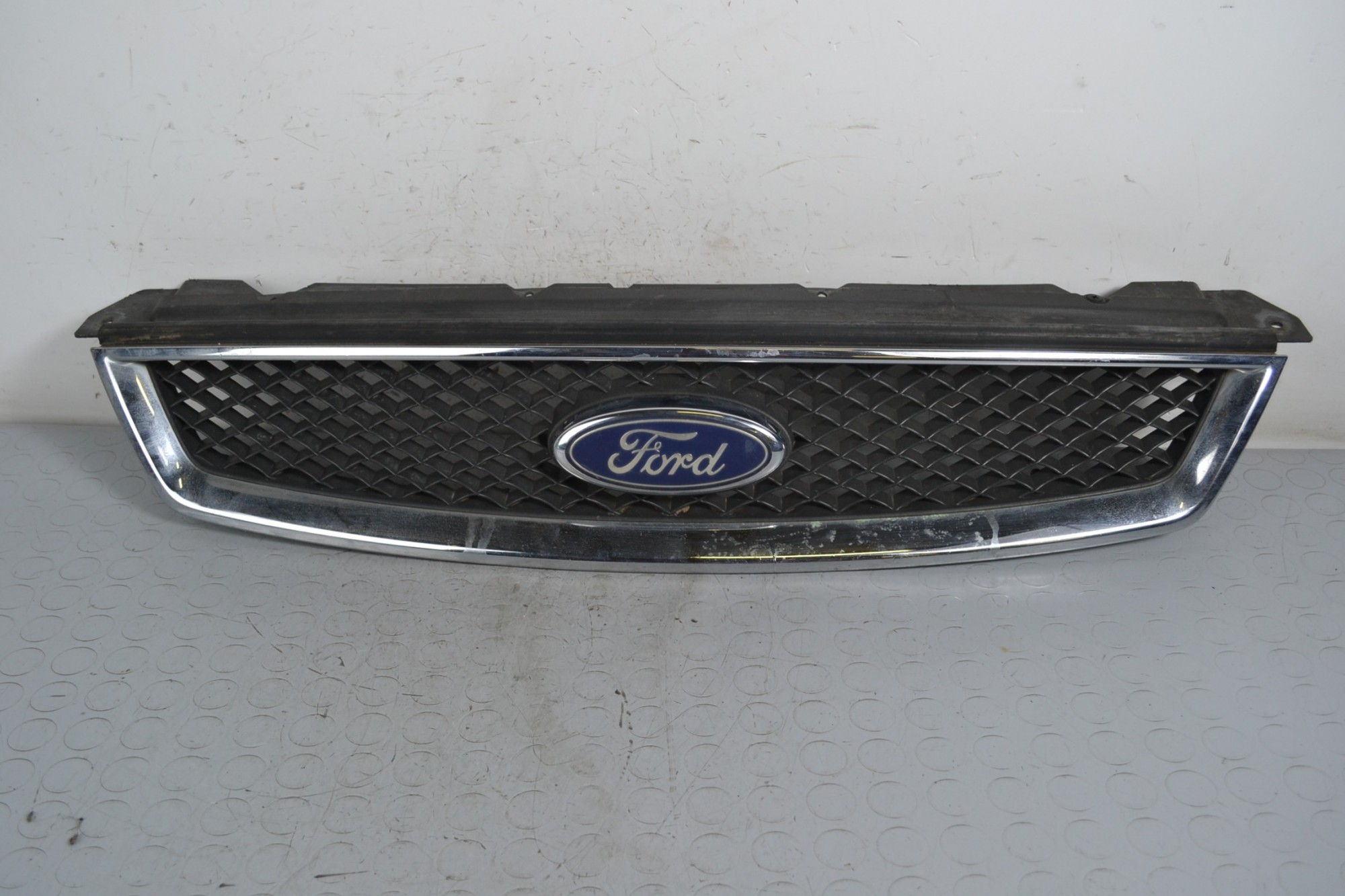 Griglia anteriore con logo Ford Focus II Dal 2004 al 2011 Cod 4M51-8C436-B  1645799119817