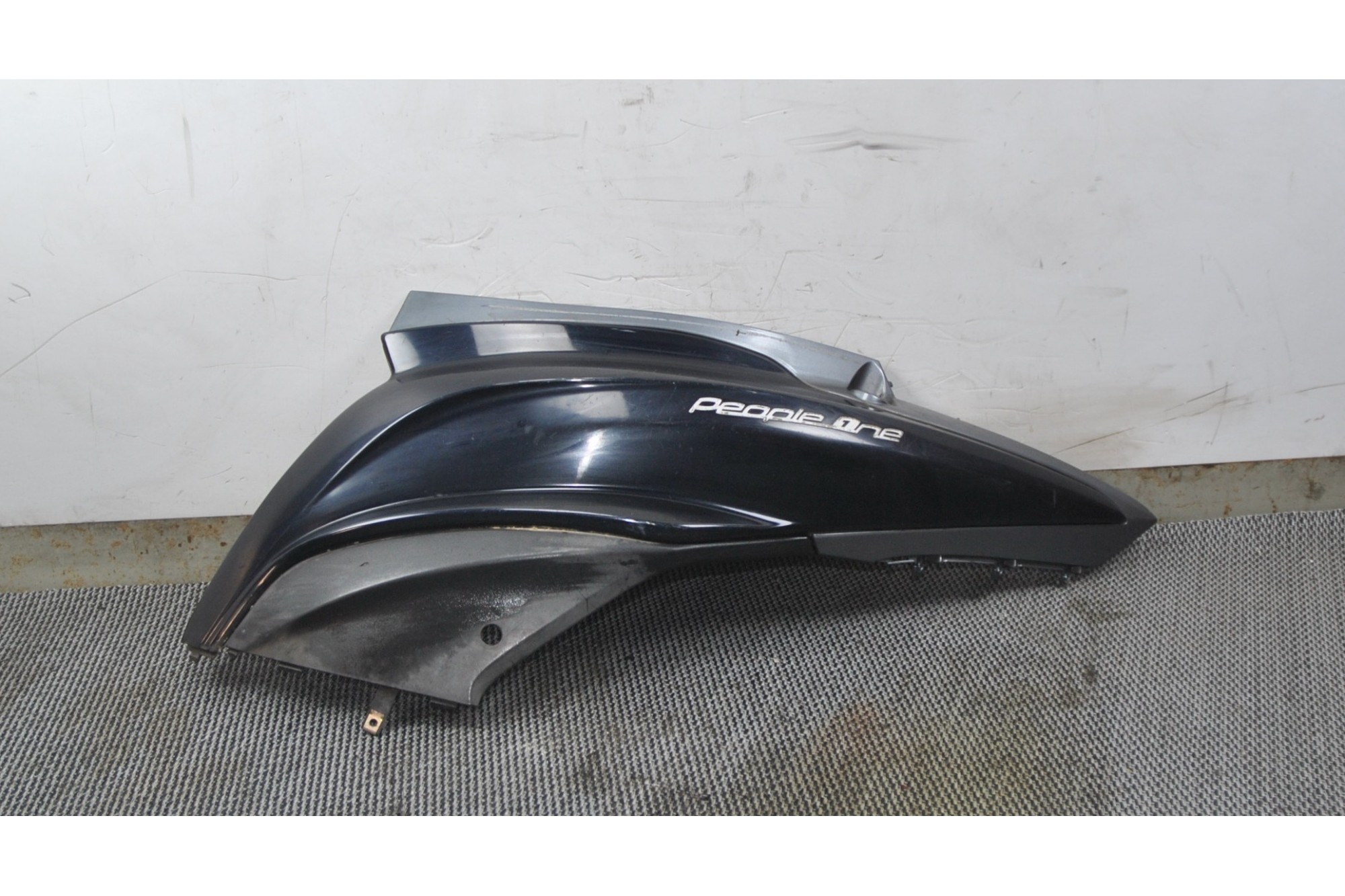 Carena posteriore sinistra Sx codone nera Kymco People One 125 i dal 2014 in poi  2400000078845