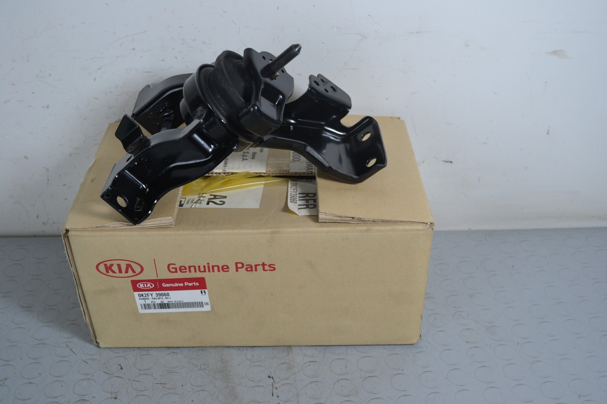 Supporto Motore Kia Carens dal 1999 al 2002 Cod 0k2fy39060  1646308606385