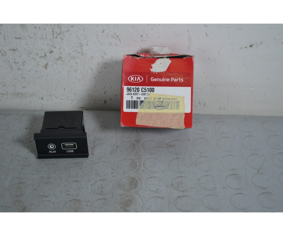 Ingresso USB + AUX Kia Sportage UM dal 2014 al 2020 Cod 96120c5100  1646404260740