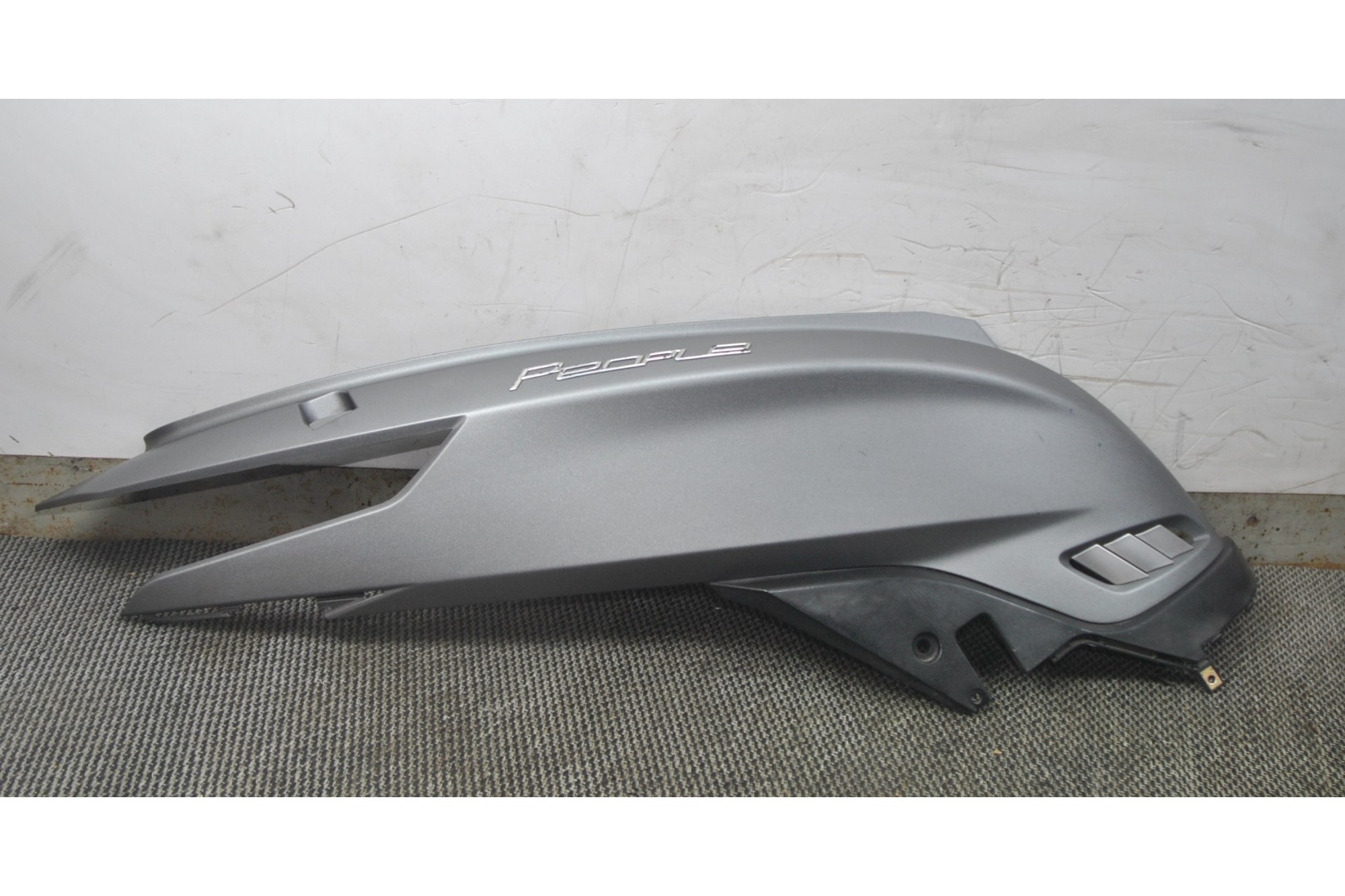 Carena posteriore codone destra dx Kymco People GT 125 / 200 / 300 dal 2010 al 2017  2400000082262