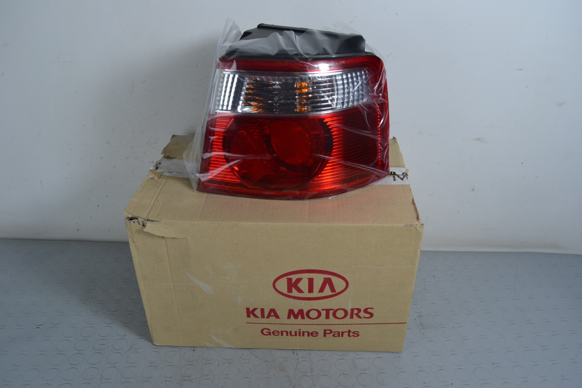 Fanale Stop Posteriore DX Kia Carens II dal 2002 al 2006 Cod 0K2JB51150A  1647591705892