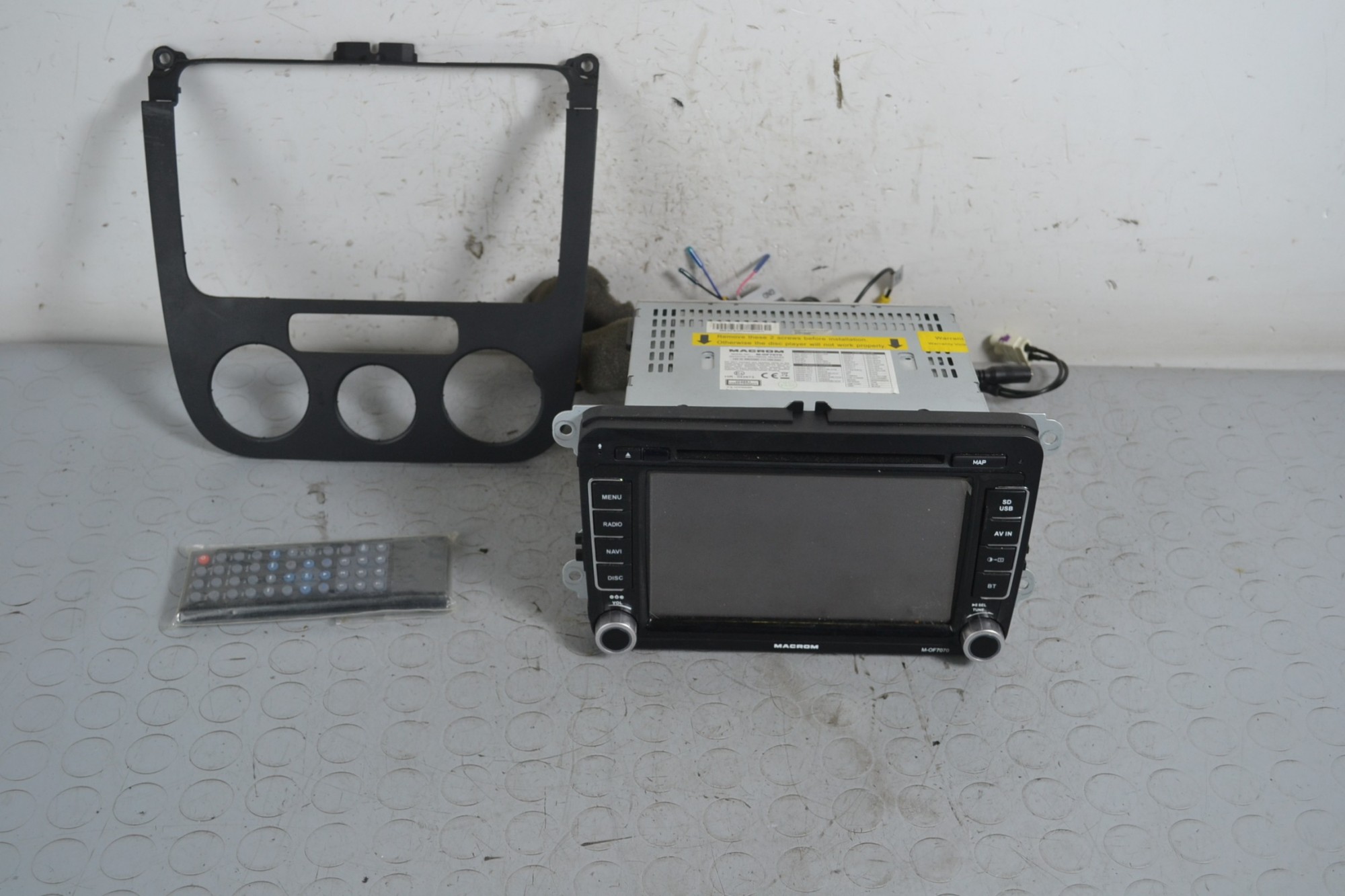 Display Computer di Bordo + Caricatore CD Volkswagen Touareg dal 2002 al 2010 Cod m-0f7070  1648024335167