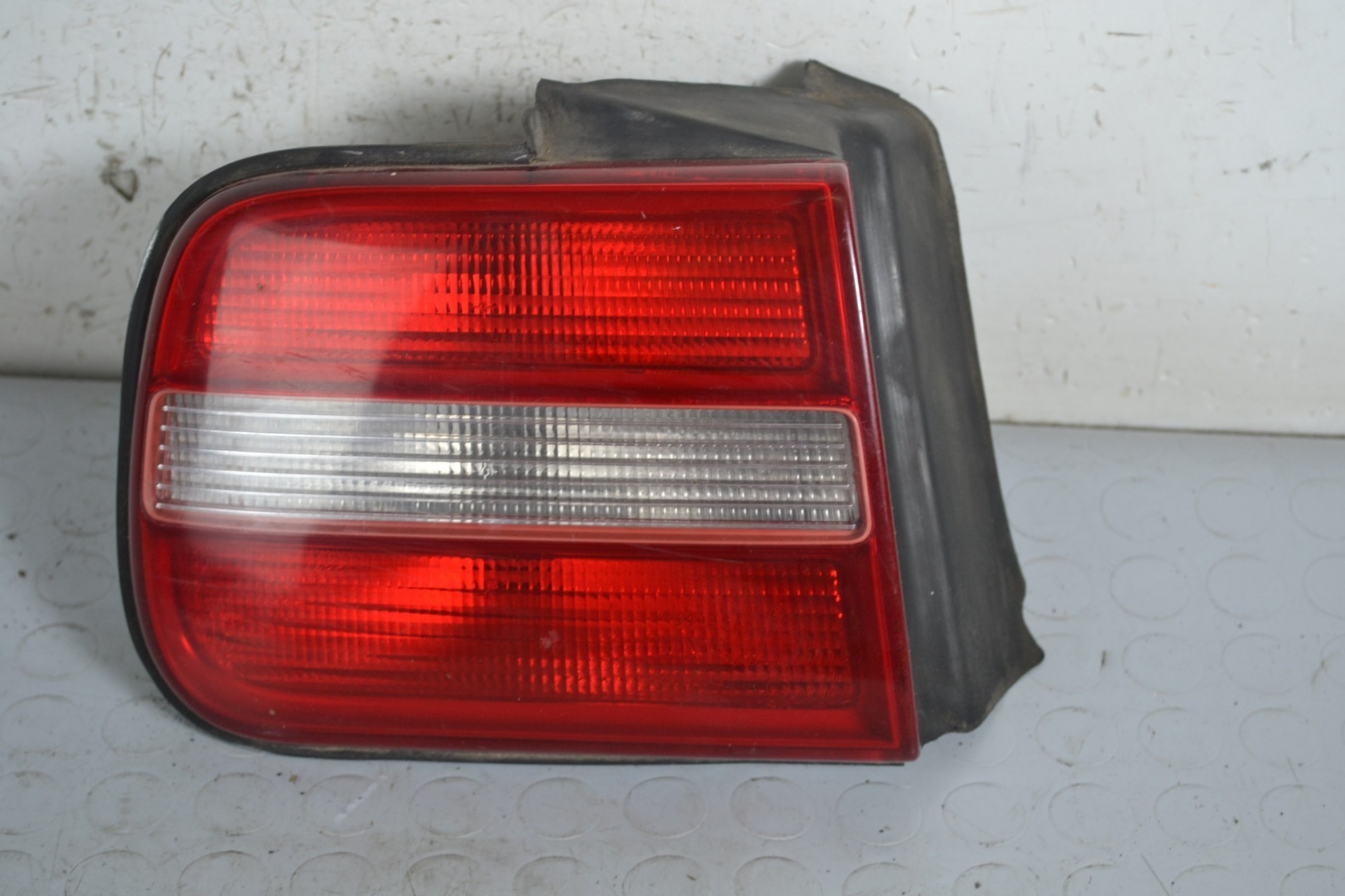 Fanale Stop Posteriore Esterno SX Lancia Kappa dal 1994 al 2001 Cod 7780143  1648712103719