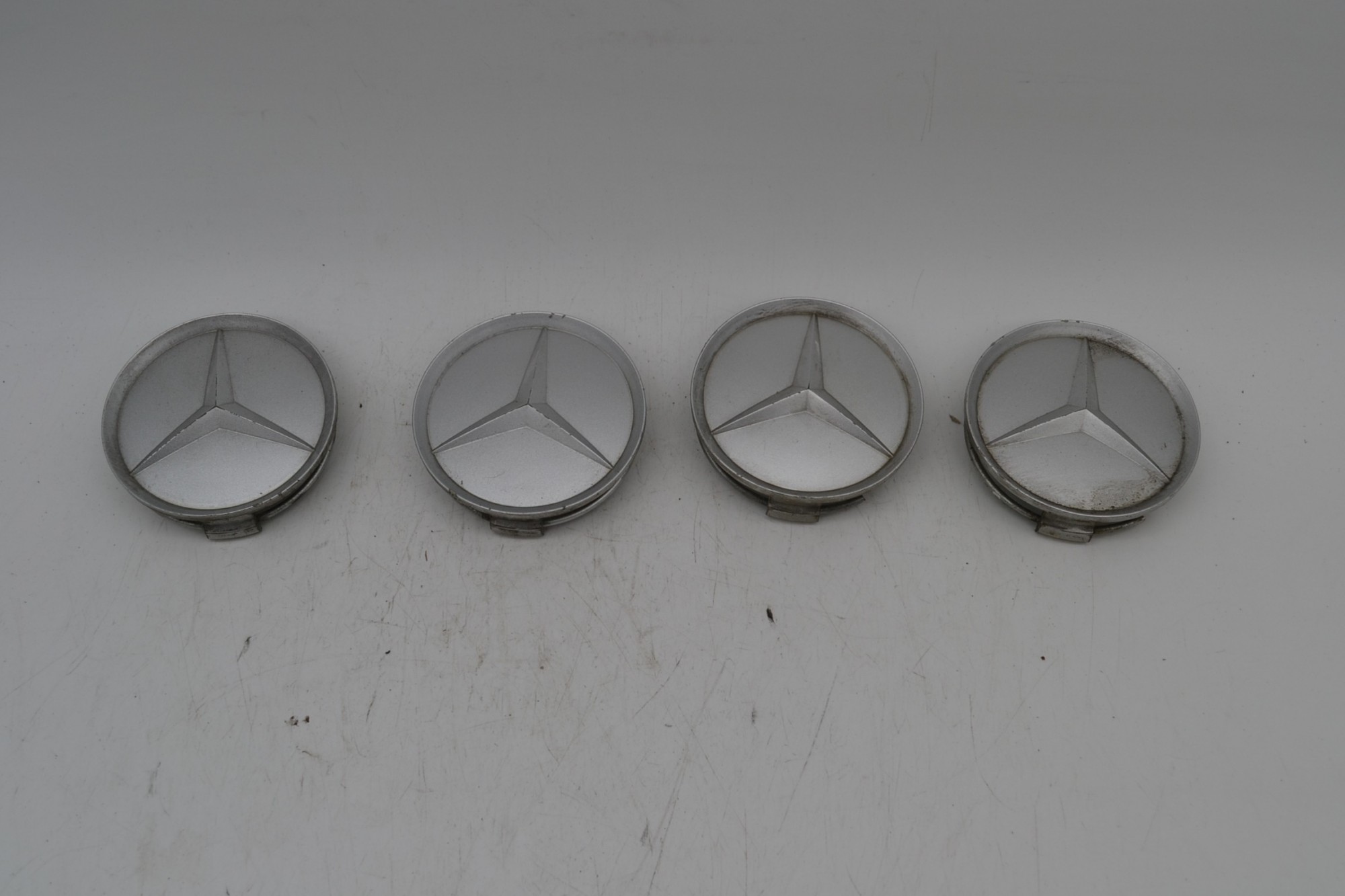 Set 4 borchie coprimozzo Mercedes Classe E W210 Dal 1995 al 2003 Cod  2014010225