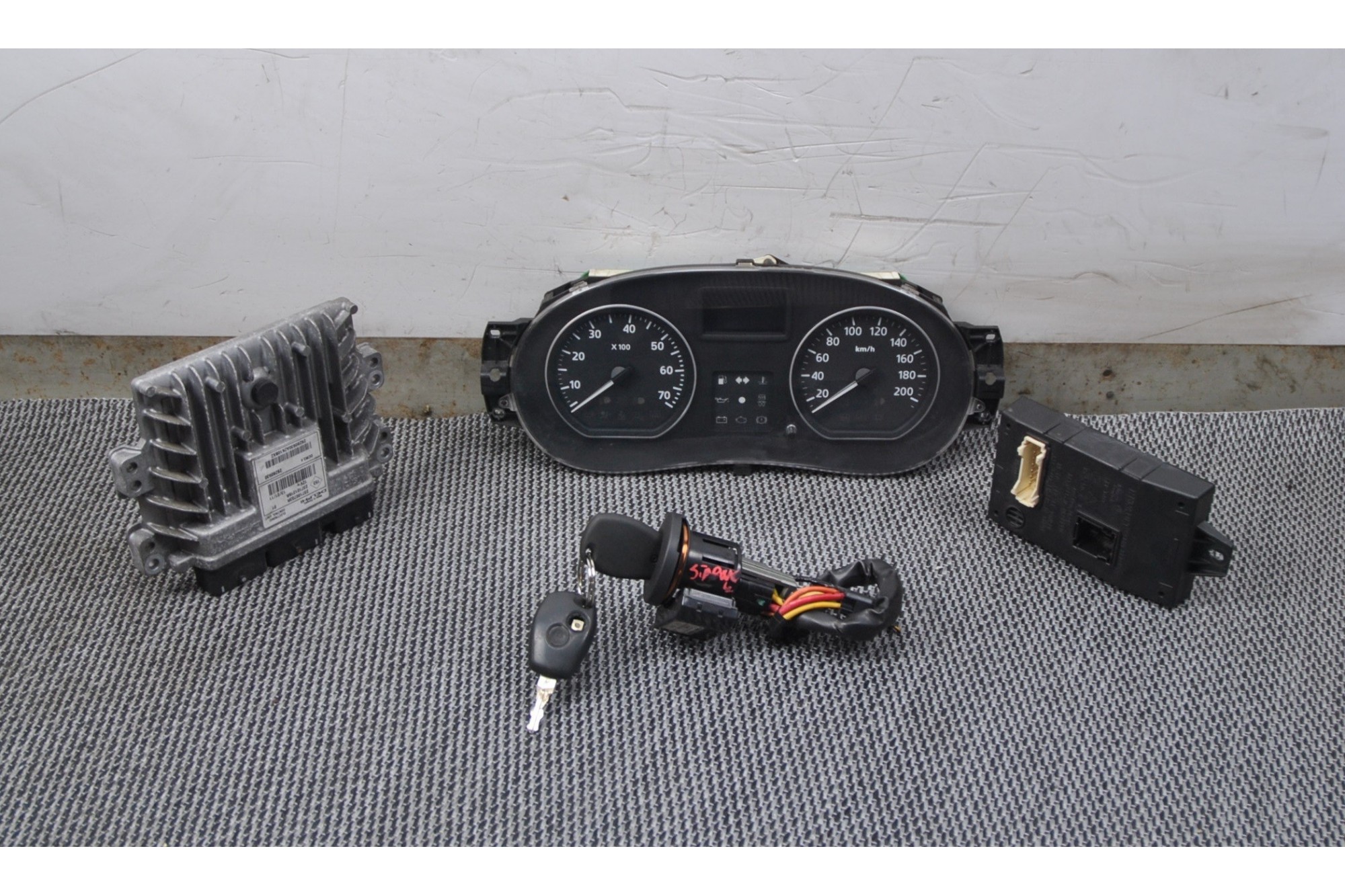 Kit chiave Dacia Sandero Stepway dal 2013 in poi cod : 28280930 / 237100703R