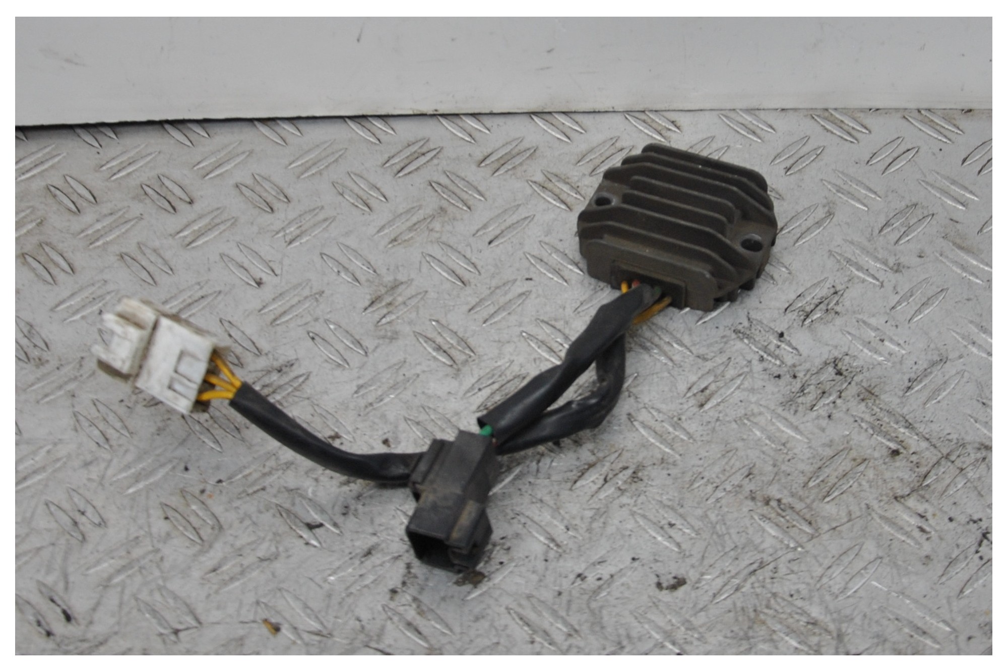 Regolatore Di Tensione Piaggio Vespa Lx 150 ie Dal 2005 al 2011 Cod SH640LA  1651150031711