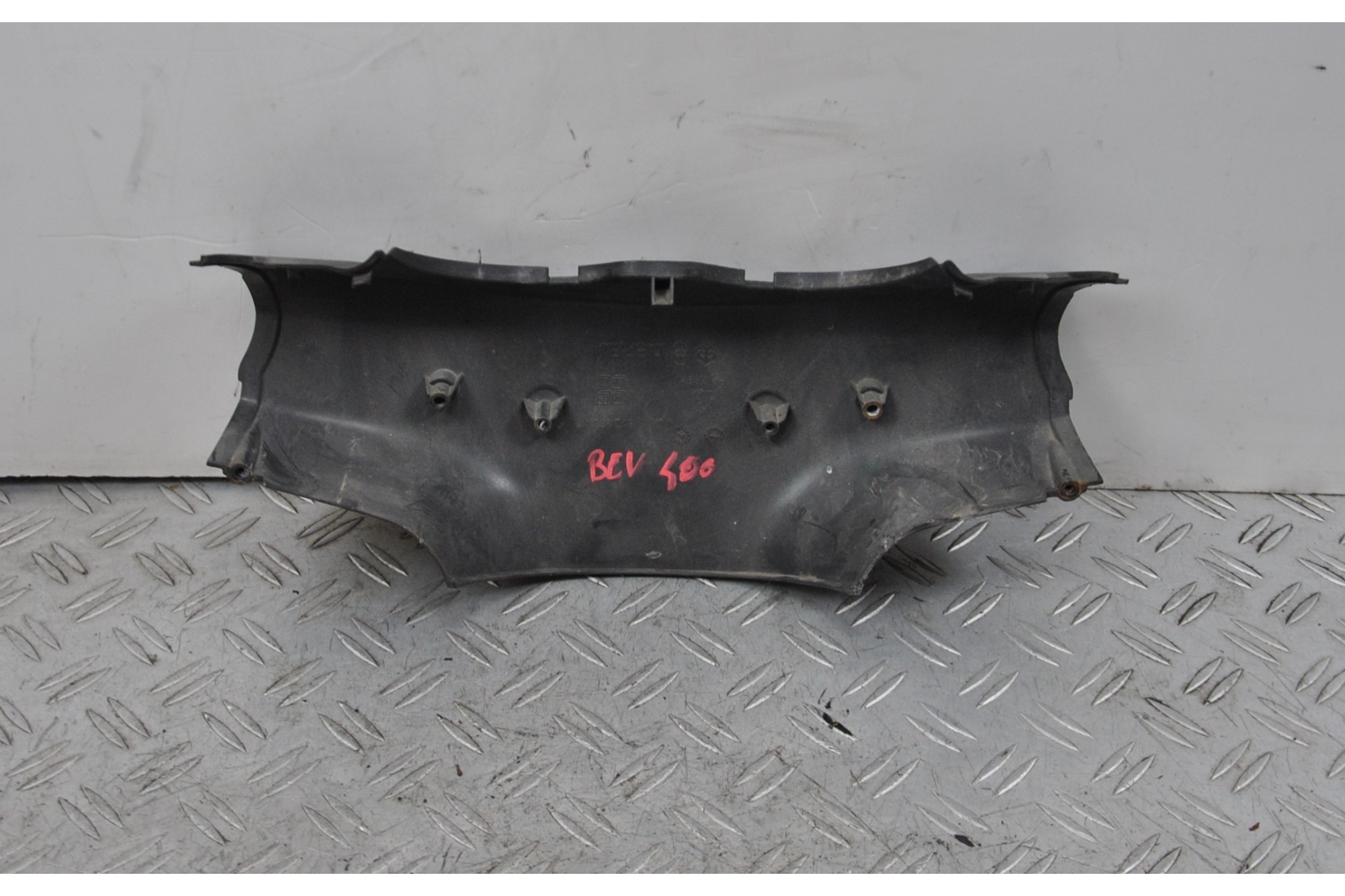 Carena Coprimanubrio Posteriore Piaggio Beverly 400 IE dal 2006 al 2010  1651242446348