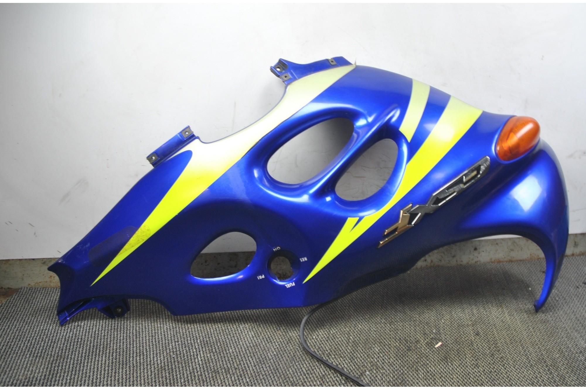 Carena laterale fiancata fianchetto sinistro Sx Suzuki GSX 600 F dal 1998 al 2005  2400000084044