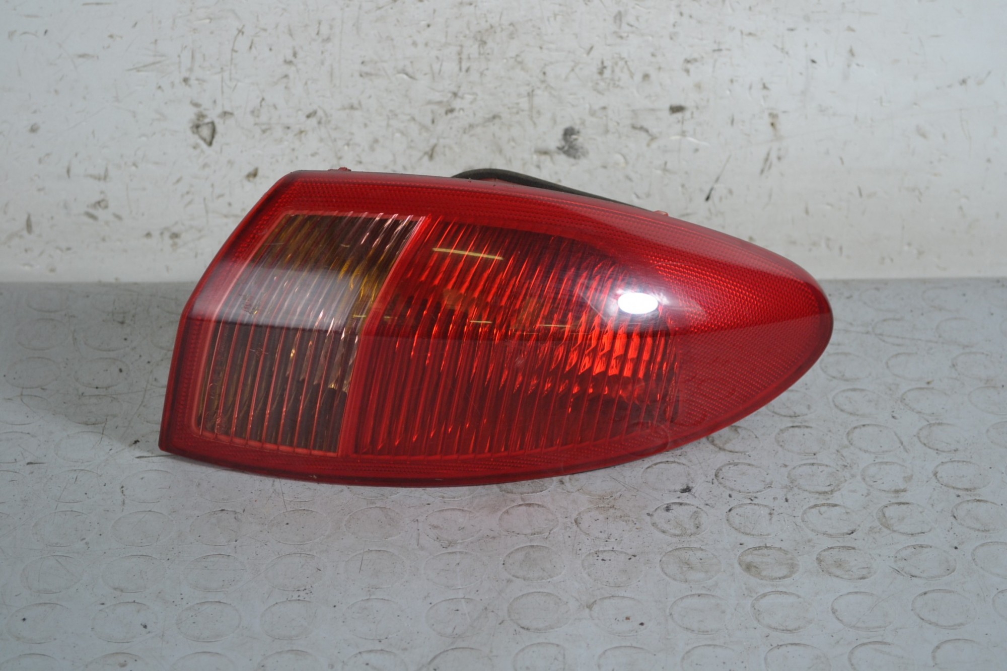 Fanale stop posteriore esterno DX Alfa Romeo 147 Dal 2000 al 2010 Cod 46556347  1655298453404