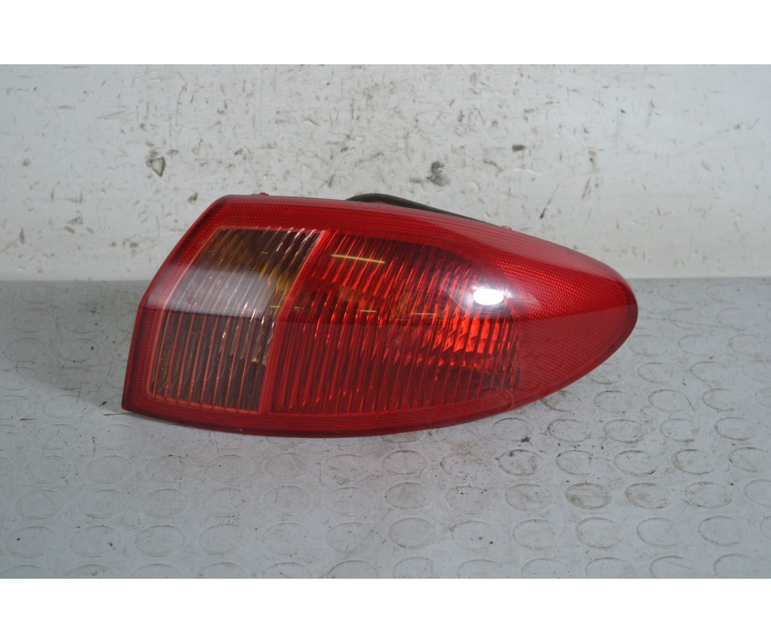 Fanale stop posteriore esterno DX Alfa Romeo 147 Dal 2000 al 2010 Cod 46556347  1655298453404